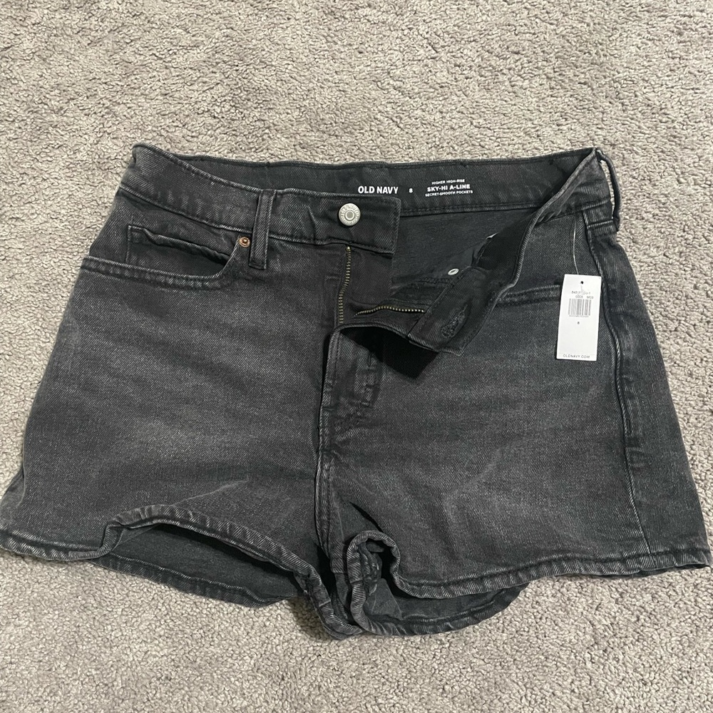 NWT. Old Navy Black Jean Shorts High-Waisted Distressed. Size 8.